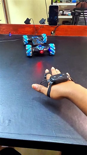 Serunya Bermain Stunt Car RC dengan Gestur Tangan