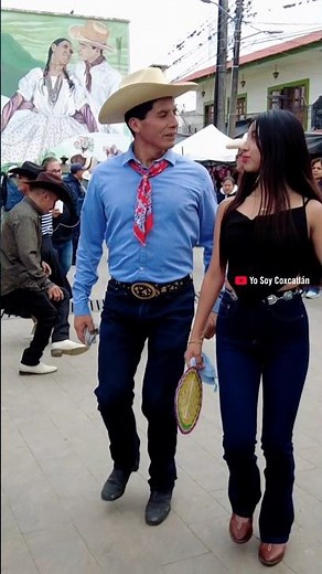 EL QUERREQUE! 🇲🇽 The most famous Huapango in the world. This is how Javier and Blanquita dance it...