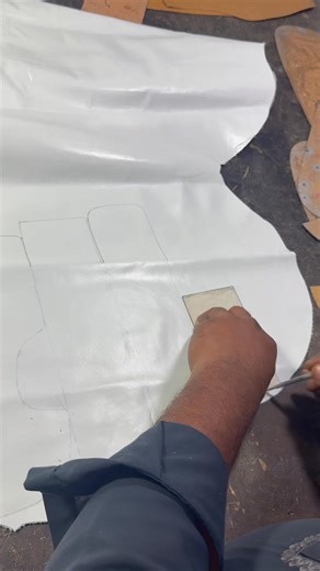 Here's a description for pattern marking on white leather boxing...