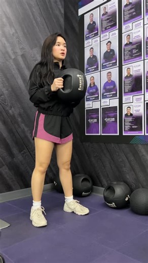 Alternating Lunges with Torso Twist 🔥 This isn’t just a leg move—this is why Mutya is doing it. Every step every twist is intentional. 💪✨ 👉 Why this exercise is a must in her program: • Builds strong, toned legs & glutes with every lunge • Engages the core 360°—hello defined abs & better balance • Improves coordination & stability by training the body to move as one • Boosts calorie burn because it’s strength rotation control • Enhances athletic movement—great for sports, daily life, and aest