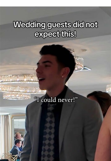 Wedding guests weren’t expecting a live painter! #wedding #weddinginspiration #2026bride #livepainting #weddingpainter