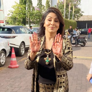 neetu singh बधाई तो किसी ने नही दी 🤔📷📷🕺 | Viral Bhayani Videos