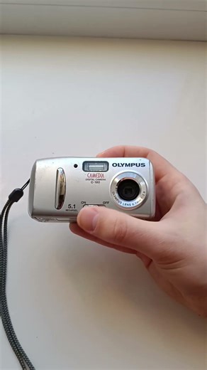 📷 Early Camedia era digicam — Olympus Camedia C-180 compact digital camera #Y2K #2000s #Digicam