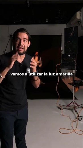 I'll show you how to create cinematic and sunset-style photos using continuous studio lighting 📸🌅