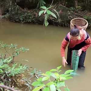 191K views · 2.4K reactions | The suffering of a mother, looking for her children in the rain and storm | Orphan children's | Facebook