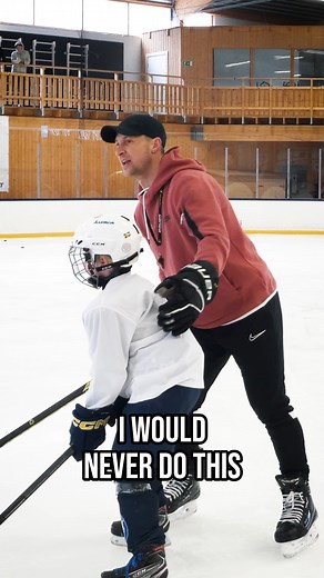 THE BEST METHOD TO FORECHECK PUCK SHIELDING #hockey #stickhandling #stanleycup #skating #itrainhockey #ODR #agility #speed #coaching #ice #hockey #shooting #deke #passing #hockeytraining | ITrain Hockey