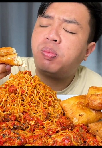 Nikmati Dimsum Goreng Keju dan Mie Ikan Laut Pedas