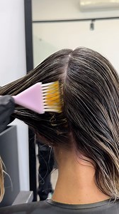 13K views · 68 reactions | Shadow Root勞 Recuerda hacer la aplicación con el cabello húmedo para un resultado óptimo. Estoy usando 5-00 + 5-1 de #vibrance con 6vol #shadowroot #root #vibranceschwarzkopfcolor #hair #hairtutorial #haireducation #tecnique #esfumado #shadowmelt #haircolorists #haircolorist #hairstylistlife #hairtorials #hairclasses #haireducator#haircontent #hairvideos #behindthechair #hairinfluencer #mexico | Enrique Flores | Facebook