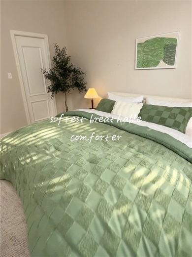 Discover the Softest Checkered Comforter for Spring Nights