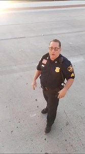 205K views · 2.6K reactions | Policia de Laredo retira camiónes de carga de la fila se les pide que regresén a sus líneas o a un truckstop. | Traileros De Nuevo Laredo | Facebook