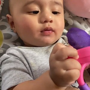 3K views · 23 reactions | Do you have a teething tot? Here's a parenting hack to soothe sore gums and ease their pain. ⁠ ⁠ Make frozen breastmilk or formula cubes using popsicle molds! Once set, pop the tasty treat into a Munchkin Fresh Food Feeder and let your little one chew away! ⁠  instagram.com/moms_thestruggleisreal | Munchkin | Facebook