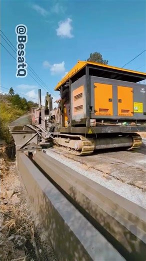 Slipform Concrete Drainage Machine