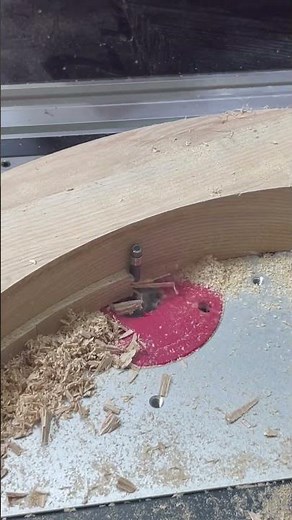 Using a flush trim bit the right way #flushtrim #woodworking #router #satisfying