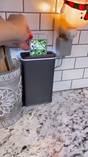 Jess Kent on Instagram: "This cleanstation (AKA phone toaster) is one of the many items on sale for @simplehuman Black Friday specials! If you’ve been on the hunt for some simplehuman goodies for the holiday season, now is the time because they don’t have these sales too often! 🛍️👀 I have my commissioned link on my webpage. #gifted #simplehumanpartner #fancystuff #giftgiving #blackfridaydeals"