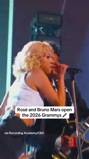 @ROSÉ and Bruno Mars turn the #Grammys stage into the “APT.” 💥 #livemusic #grammyawards #blinks