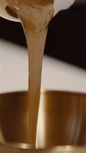 Lindt Dubai Style Chocolate | Indulgence in every bite (15s)