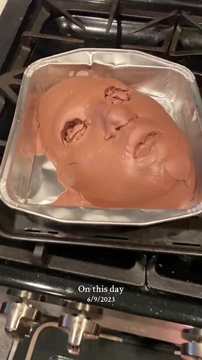 I love Monster Clay for melting and pouring into molds! 😆 ••••••••••••••••••••••• #monsterclay #clay #sculpting #sfx #moldmaking #claysculpting #monsterclaysculpting