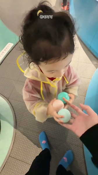 Koko's water science experiment with Dad and "Old Six" tricks #Parent-Child Interaction #cute