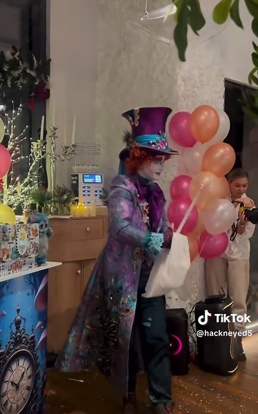 Hackneyed5 (@hackneyed5)’s video of The Mad Hatter