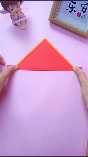 A piece of paper teaches you how to make fun origami toys that are so fun that you can’t stop ma