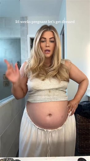 KELSEY BYRON BREISINGER on Instagram: "Finally at the point where I feel like I can style pants under my bump and not look like I have a beer gut so yay for me, what a milestone 😂 Pregnancy outfit ideas coming right up 🤍 If you want links for these fits, comment ‘link’ and I’ll dm ya!"