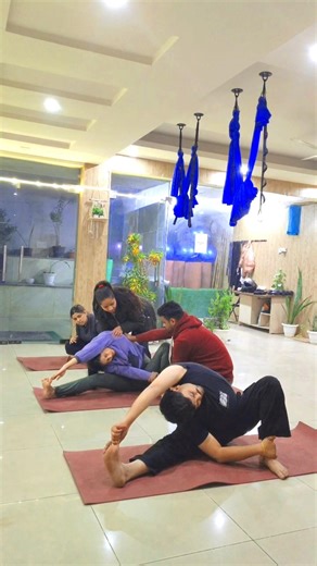 Trending side split exercise trick 💥🤘#shortvideo #shorts #viral #viralvideo #trending #youtubeshorts