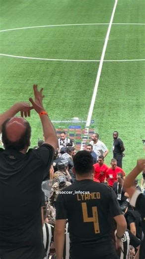 Soccer In Focus on Instagram: "COMEÇOU O BRASILEIRÃO… 😱⚽️ Alguns torcedores saíram indignados, pela postura da arbitragem no jogo de ontem, entre Atlético MG e Palmeiras… Além disso, a arbitragem gerou protestos pela diretoria do Atlético MG e do Jorge Sampaoli. Em súmula, após o empate por 2 a 2 com o Palmeiras, o arbitro Bruno Arleu de Araújo afirmou ter se sentido ofendido pelo protesto de Sérgio Coelho, presidente da associação… Opiniões! Siga @soccer_infocus #soccerinfocus #arbitragem #bra