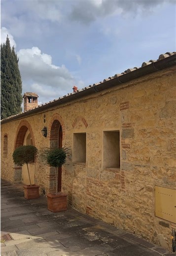 Exploring the History of Tuscan Castles