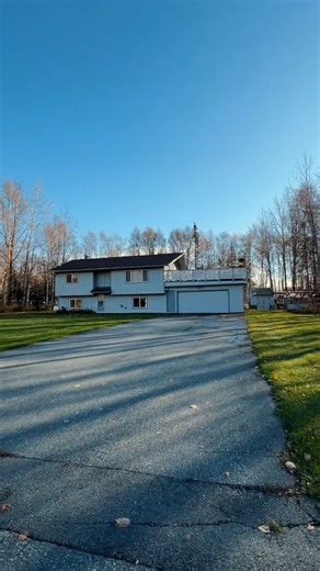 🏡 Welcome to 4970 E Alder Drive — where Alaska living meets comfort versatility! Tucked away in a quiet, friendly Wasilla neighborhood, this home gives you the privacy you’ve been craving plus those stunning mountain views we all love. ✨ Here’s what makes it special: ● Nearly an acre of beautifully landscaped yard (hello, space!) ● 4 bedrooms 2 baths with 2 bedrooms on each level ● Two kitchens two living spaces, perfect for multigenerational living, rental income, or hosting without stepping o