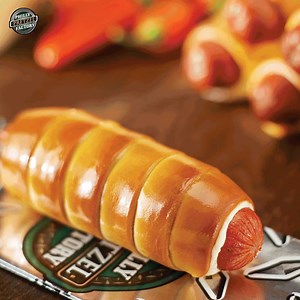 14 reactions | With so many delicious options, it's hard to make a decision! What's your go-to order? | Philly Pretzel Factory | Facebook