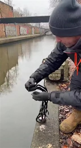Magnet Fishing Underwater Treasures