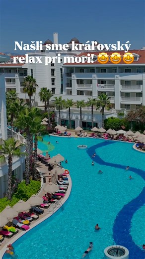 TIP travel on Instagram: "Chcete zažiť dovolenku priamo pri pláži? 🏖️ Hotel Alba Queen v Turecku sa nachádza na súkromnej piesočnatej pláži s pozvoľným vstupom do mora, ideálnou pre rodiny s deťmi a menej zdatných plavcov. Užite si komfortné ubytovanie, bazény s toboganmi a bohatý animačný program pre všetky vekové kategórie 🌊🎉 #tiptravel #AlbaQueen #Turecko #dovolenka #pláž #rodinnadovolenka #relax"