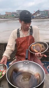 Chnese fisherman eating seafood look so yummy | King entertainment video
