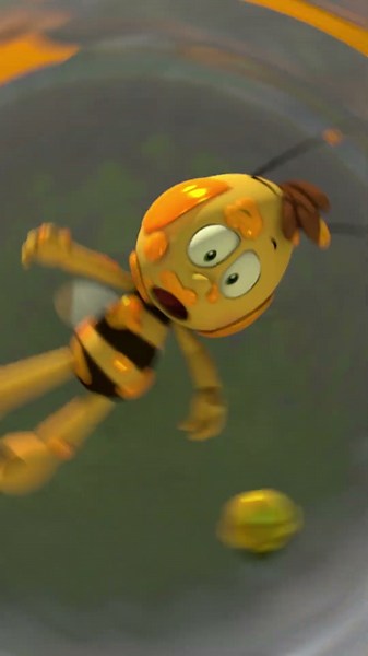 Will Willy Survive the Fall?! 🐝 Maya The Bee #Shorts