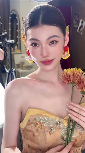 Spring in a Blaze: Headband Makeup Tips!Spring makeupMakeup tricks