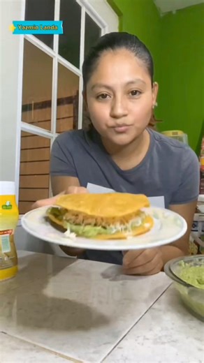 Tostadas a la siberia 🤤 fáciles de preparar #recetasfaciles #Tostadasalasiberia #reelsfacebook #fyp #Abril #reels #sigueme | Yazmin Landa