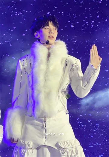 Lohan - Make Up: A Captivating Performance