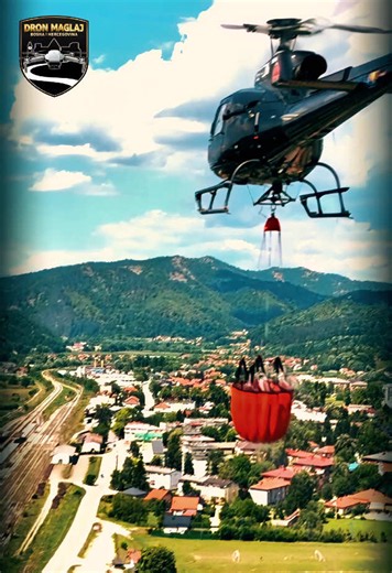 Helikopters gasi požar u Maglaju! 🚁🔥 Nevjerovatna akcija Civilne zaštite iznad rijeke Bosne. 🌊🚁 Respect! 👏 #maglaj #dronmaglaj #firefighting #bosna #helikopter