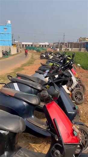 @bhash My Ola scooter is stuck at the service center for 7 months. No repairs done yet. Please help me @OlaElectric @bhash @Naveen_Odisha @CMO_Odisha @BJP4Odisha @odisha_police Ticket No -12223040@GovernorOdisha @DGPOdisha Service centre location- Bhubaneswar Contact no - 7605993637