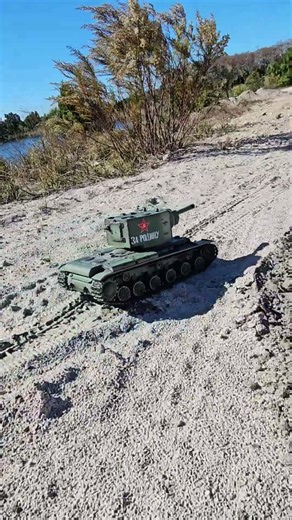running the Heng Long Russian kv-2 tank at Aripeka sand hills #henglong #rcoffoad #tracks #rctank