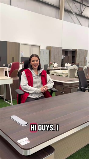 Minimal Desk Setup for Enhanced Productivity