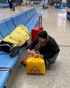 What A Kind Gesture! 😊💗 | capture oiseaux