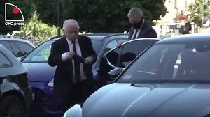 359K views · 8.1K reactions | 10 kwietnia 2022 - 12. rocznica, 144. miesięcznica katastrofy lotniczej w Smoleńsku. Rytuał prezesa Kaczyńskiego i akcje Lotnej Brygady Opozycji. Wspominamy kilkanaście spotkań pod pomnikiem Lecha Kaczyńskiego. Czytaj też: https://oko.press/kaczynski-smolensk-chce-zrobic-narodowy-symbol-na-miare-katynia/ | OKO.press | Facebook