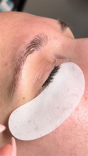 Discover Hybrid Full Set Lashes: The Best of Both Worlds