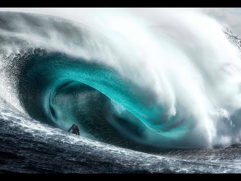 Big wave surfing The Right (2020)