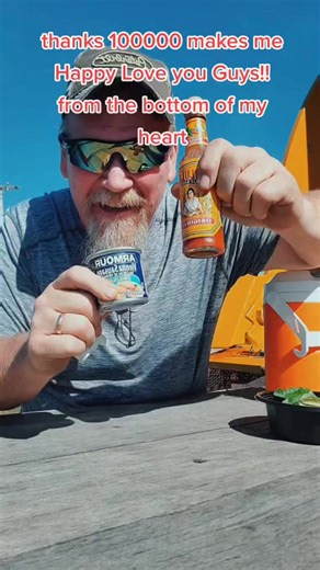 #truckerlife #LUVEMSOGOOD #humble #Lunchtime | Peter Bilt