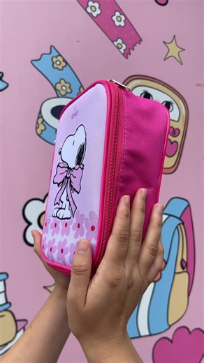 ATENCIÓN SNOOPY LOVERS! 🐶✨ Llegó la Cartuchera XXL de Snoopy que está ROMPIENDO TODO 💥🎒 🔥 Súper espaciosa 🔥 Incluye 24 gomitas para lápices ✏️💫 🔥 Diseño exclusivo que enamora 😍 🔥 Ideal para volver a clases con TODO el estilo No es una cartuchera… ¡ES LA CARTUCHERA QUE TODOS QUIEREN! 🚀 Si sos fan de Snoopy, esto tiene que ser tuyo HOY 🛍️💖 📍Disponible ahora — ¡stock limitado! #snoopy #cartuchera #vueltaalcole #paraguay #fpy