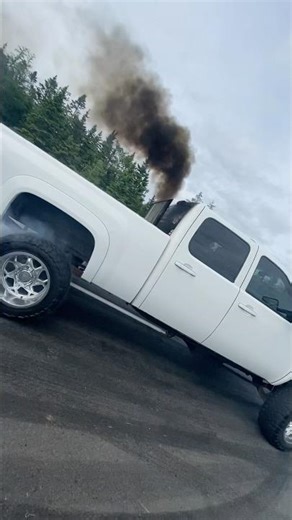 LMM Duramax HUGE Rolling Burnout! 💨
