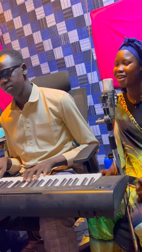 Strong Worship 🙏By Singer Nyachade Lam Producer Locksy on de beat 🎹 | RainBow Studio