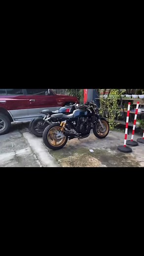 #theurbanracer #motobuilds #caferacerstyle #SuperFour #hondamotorcycles #cb400sf #hondacaferacer #cb400caferacer #cafevibes #caferacer | The Urban Racer